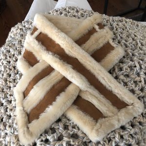 ❄️UGG Australia Pull-Through Scarf in Chestnut❄️